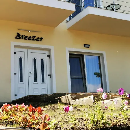 Homestay Vila Breezer *